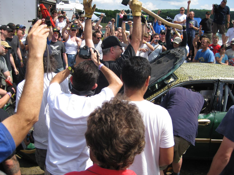 Illustration for article titled The 24 Hours Of LeMons New England 2009 Über Gallery, Part 4
